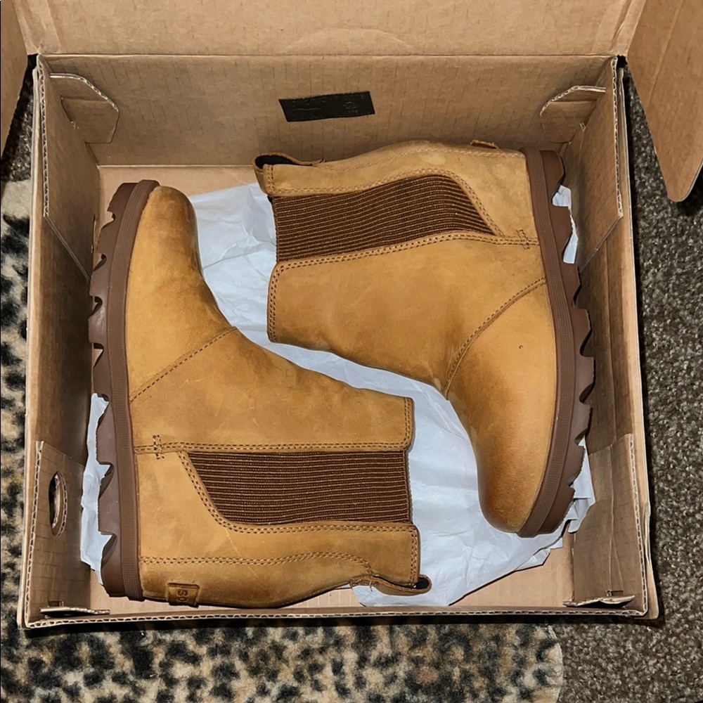 Sorel Tan Ankle Boots with Brown Sole